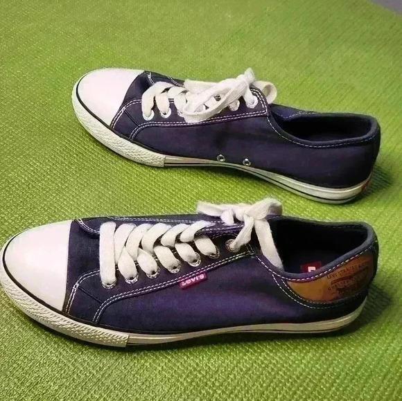 Men's Levi's Strauss navy blue canvas,lace-up, casual  tennisshoe size 9.5 nice - Picture 3 of 16